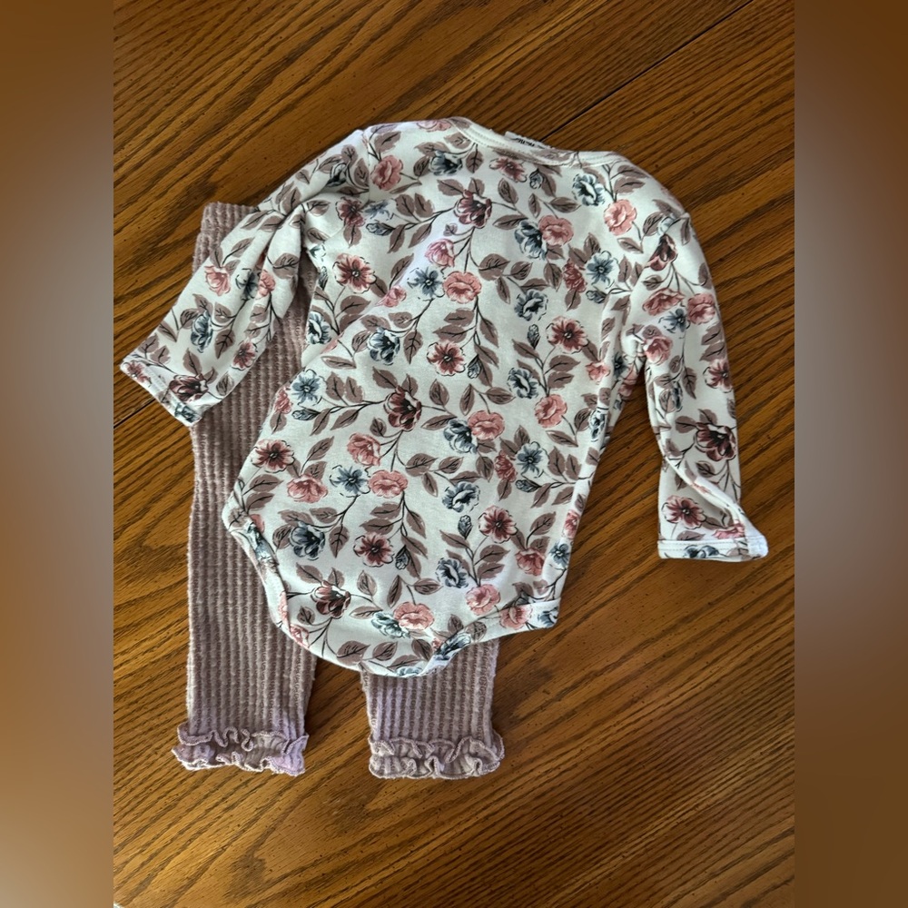 Nicole Miller outfit, only washed never worn 6/9 months - Picture 3 of 3